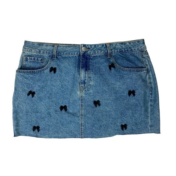 Forever 21 Mini Denim Skirt Womens 1X Medium Wash Blue Black Bow Accents Retro - Picture 2 of 10
